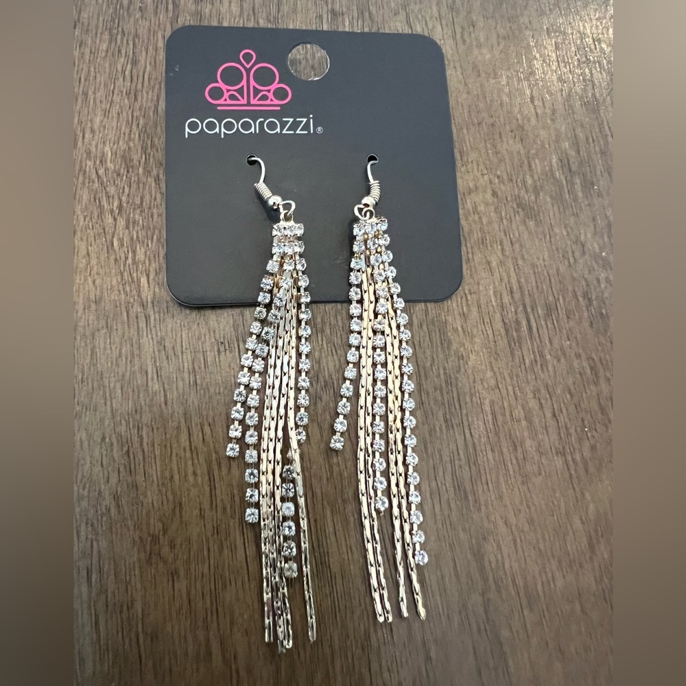 🇺🇸$3🇺🇸Paparazzi Gold Tone and Clear Rhinestone Tassel Earrings NWT